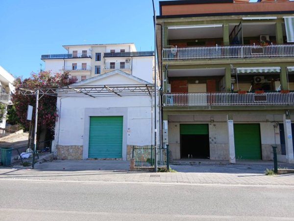 negozio in vendita ad Eboli