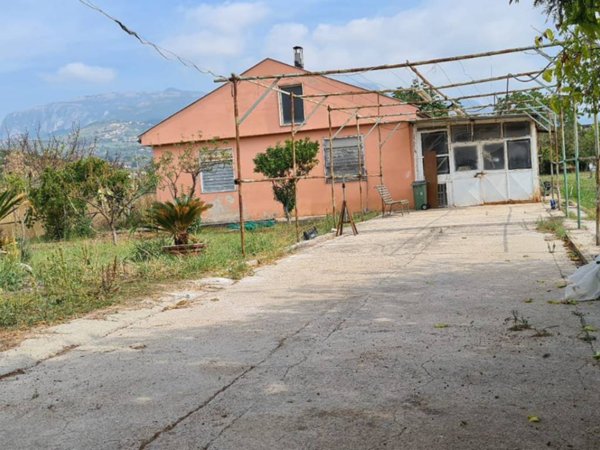 casa indipendente in vendita ad Eboli in zona Prato