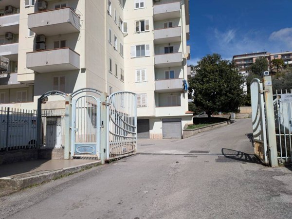 locale commerciale in vendita ad Eboli