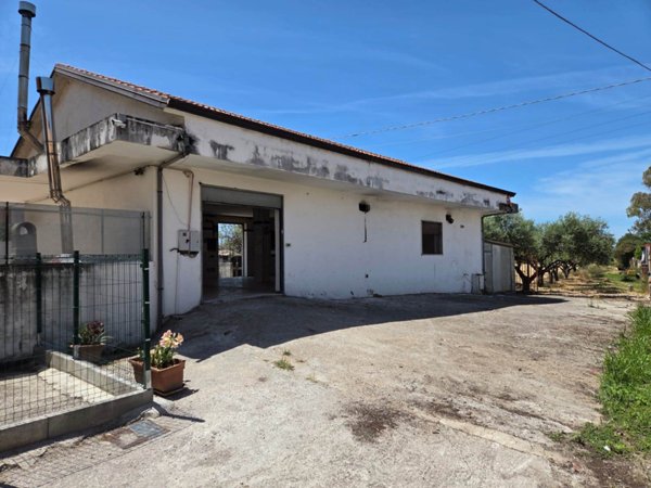 locale commerciale in vendita ad Eboli