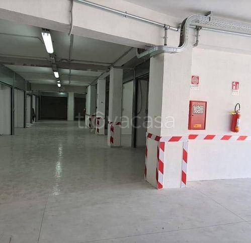 box auto in vendita ad Eboli