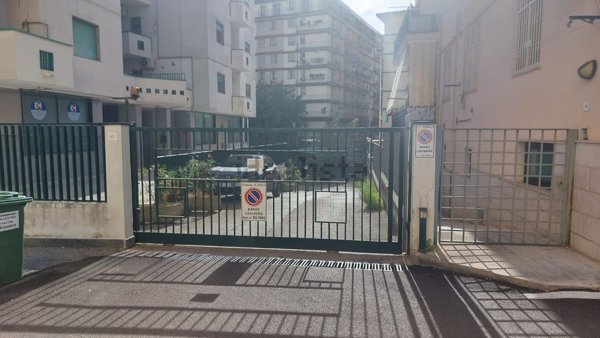 box auto in vendita ad Eboli
