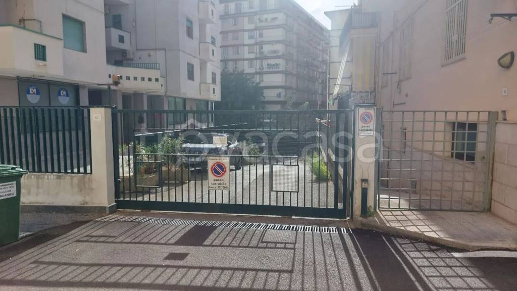 box auto in vendita ad Eboli