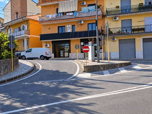 locale commerciale in vendita ad Eboli