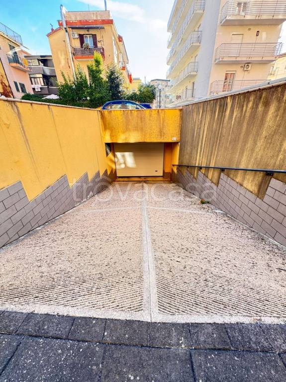 box auto in vendita ad Eboli