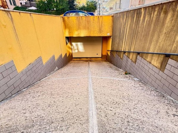 box auto in vendita ad Eboli