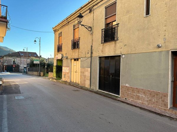 negozio in vendita a Fisciano