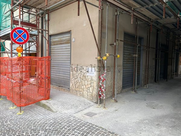 locale commerciale in vendita a Fisciano