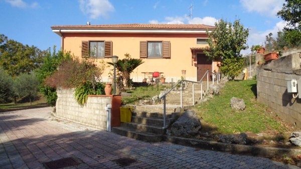 casa indipendente in vendita a Fisciano in zona Carpineto