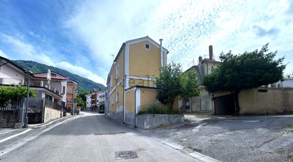casa indipendente in vendita a Fisciano in zona Carpineto