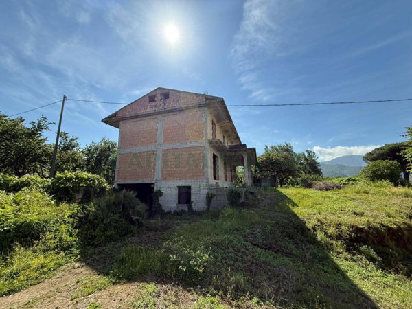 casa indipendente in vendita a Fisciano