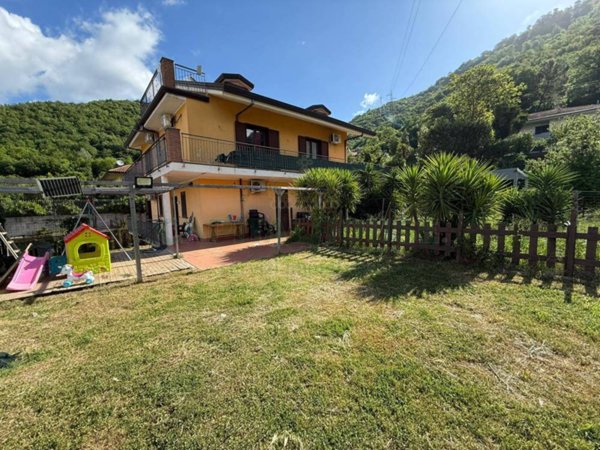 casa indipendente in vendita a Fisciano