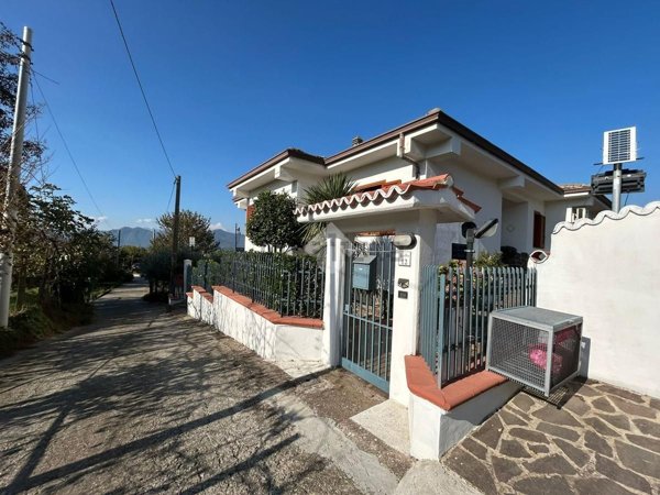 casa indipendente in vendita a Fisciano in zona Carpineto
