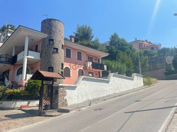 casa indipendente in vendita a Fisciano