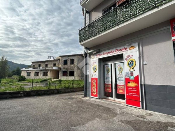 locale commerciale in vendita a Fisciano