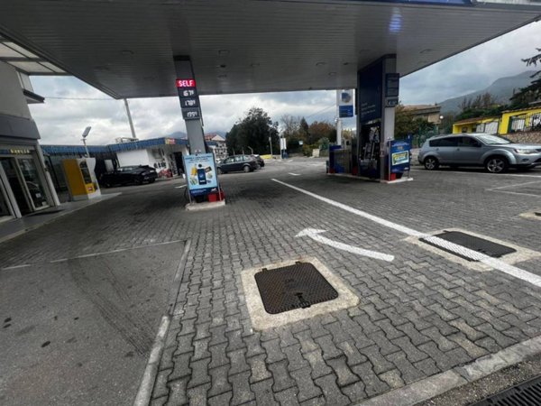negozio in vendita a Fisciano in zona Penta