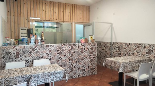 locale commerciale in vendita a Fisciano