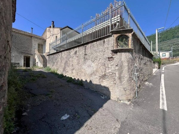 casa indipendente in vendita a Fisciano