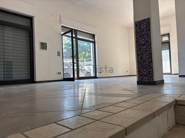 locale commerciale in vendita a Fisciano