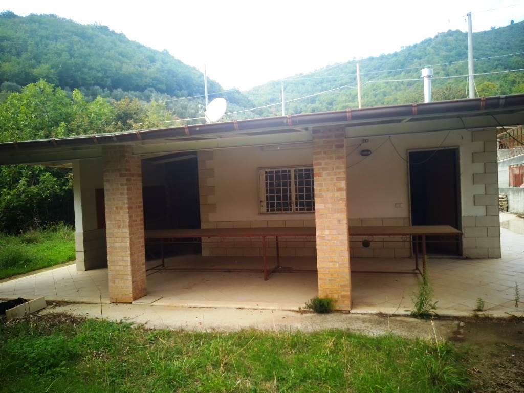 casa indipendente in vendita a Fisciano in zona Carpineto