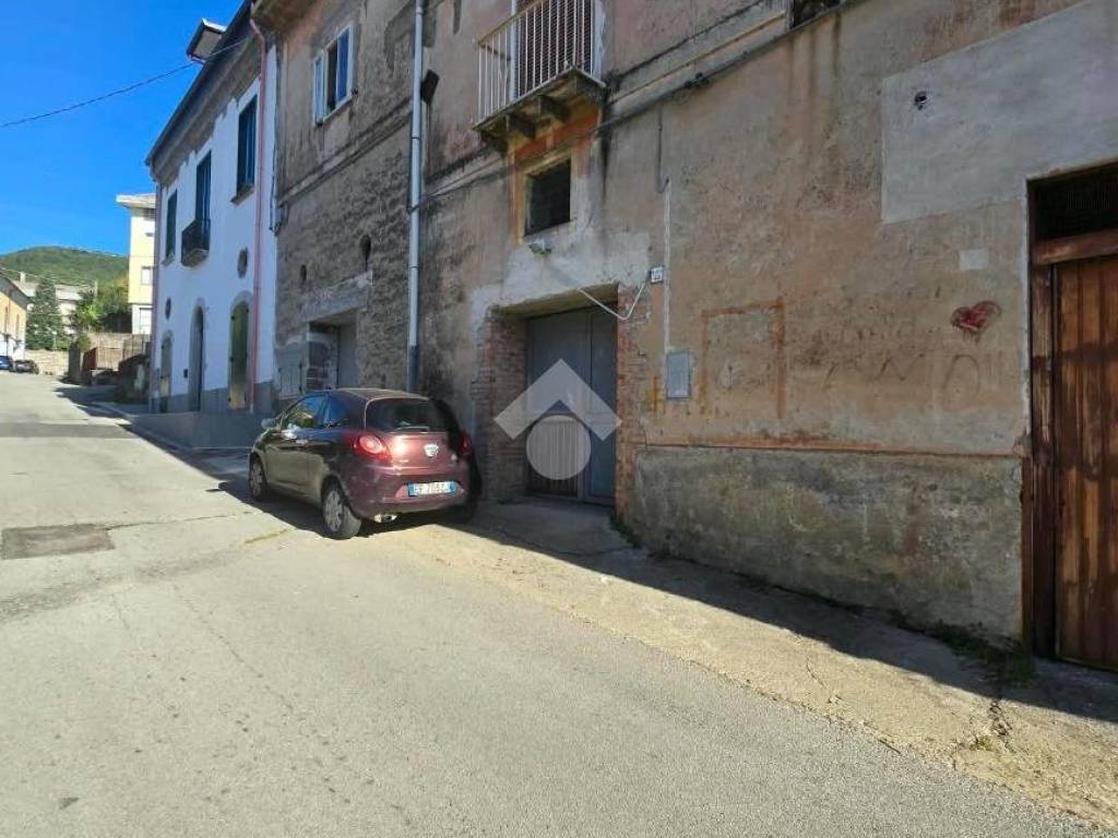 box auto in vendita a Fisciano in zona Gaiano
