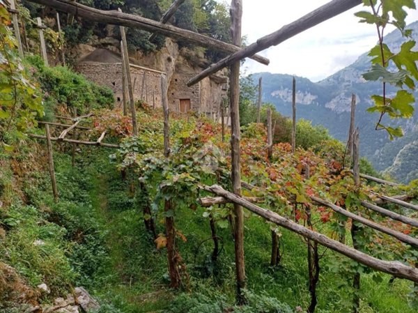 casa indipendente in vendita a Furore