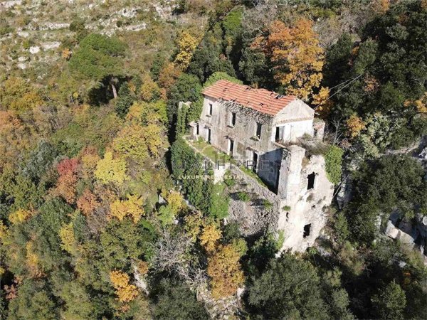 pentavano in vendita a Furore