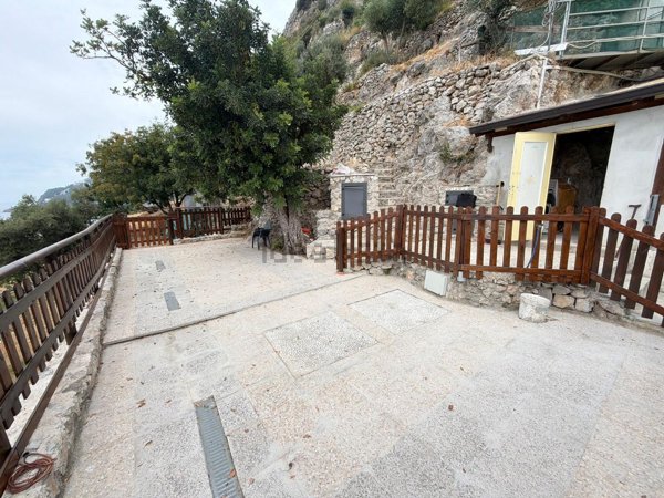 casa indipendente in vendita a Furore