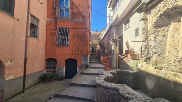 appartamento in vendita a Giffoni Sei Casali in zona Prepezzano