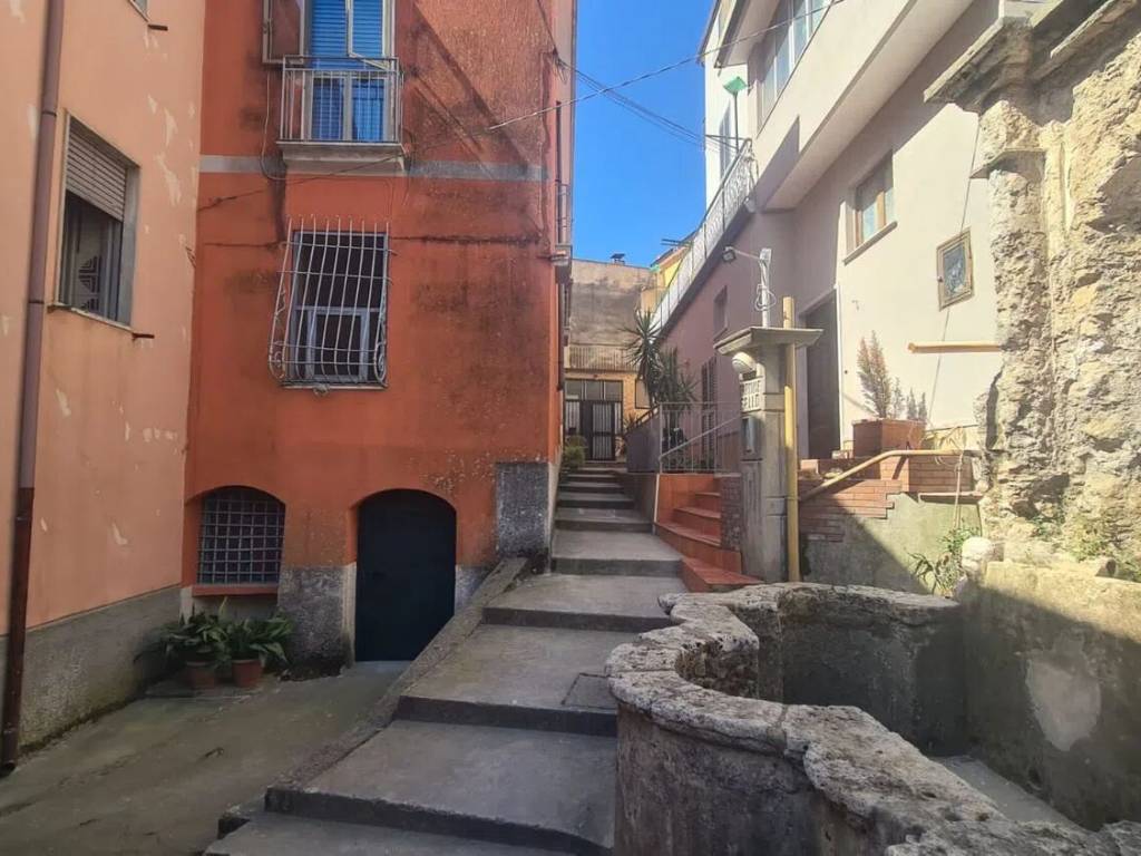 appartamento in vendita a Giffoni Sei Casali in zona Prepezzano