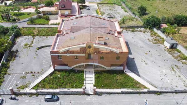 locale commerciale in vendita a Giffoni Sei Casali