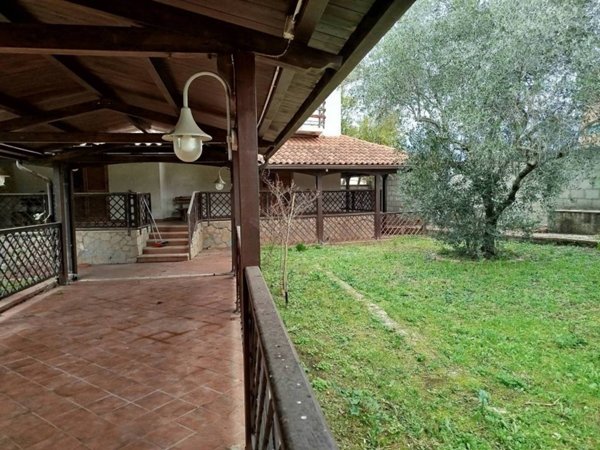 casa indipendente in vendita a Giffoni Sei Casali in zona Malche