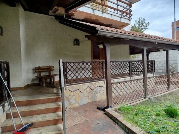 casa indipendente in vendita a Giffoni Sei Casali in zona Malche