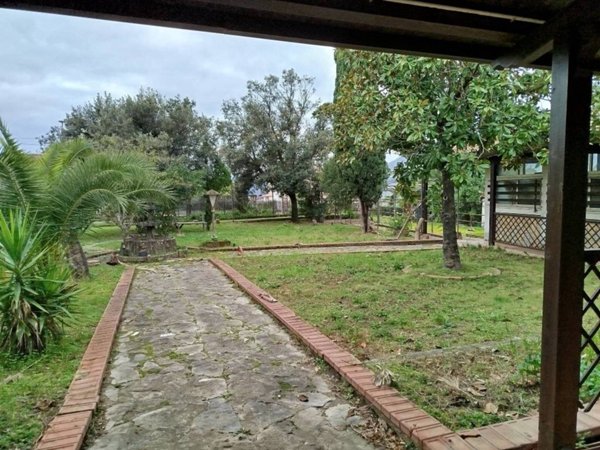 casa indipendente in vendita a Giffoni Sei Casali in zona Malche