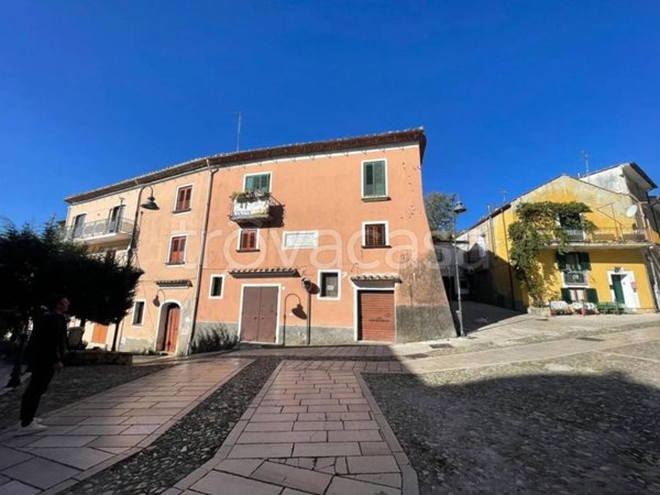 pentavano in vendita a Giffoni Sei Casali in zona Sieti