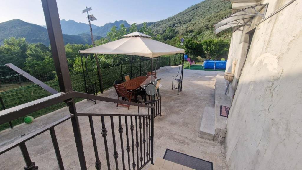 casa indipendente in vendita a Giffoni Sei Casali in zona Capitignano