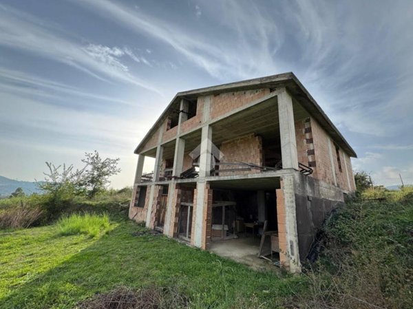 casa indipendente in vendita a Giffoni Sei Casali in zona Malche