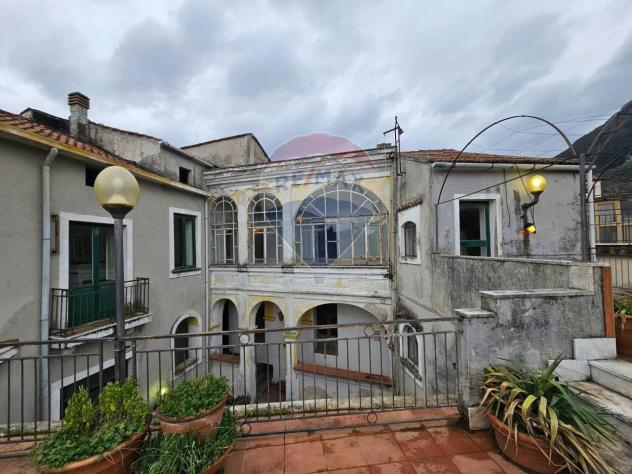 intera palazzina in vendita a Giffoni Sei Casali in zona Sieti