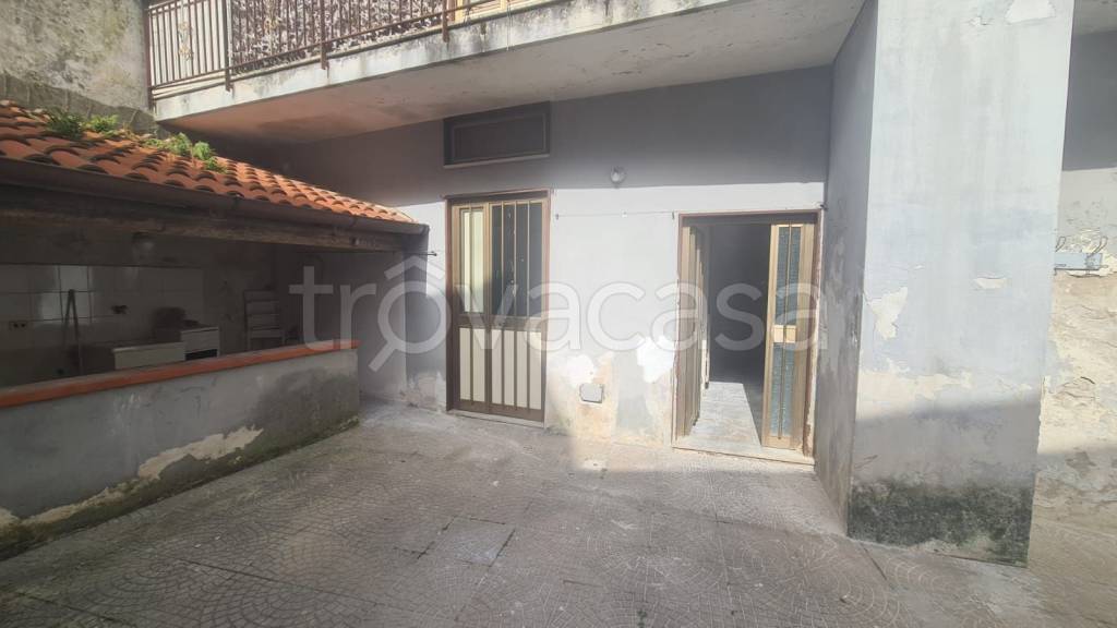 casa indipendente in vendita a Giffoni Sei Casali in zona Prepezzano