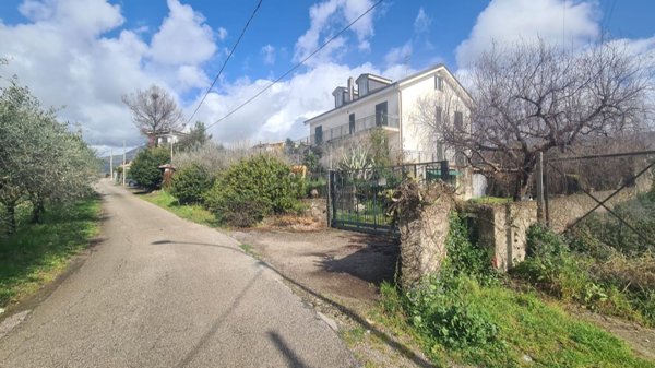 casa indipendente in vendita a Giffoni Sei Casali in zona Malche