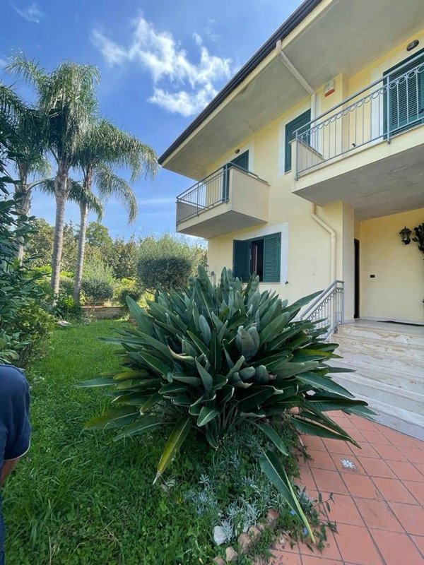 casa indipendente in vendita a Giffoni Sei Casali in zona Malche