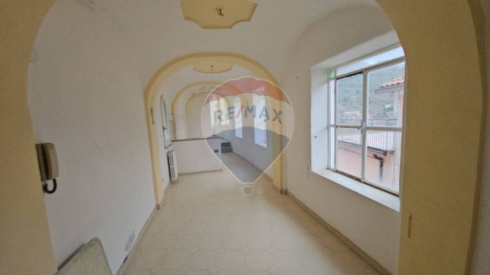 intera palazzina in vendita a Giffoni Sei Casali in zona Sieti