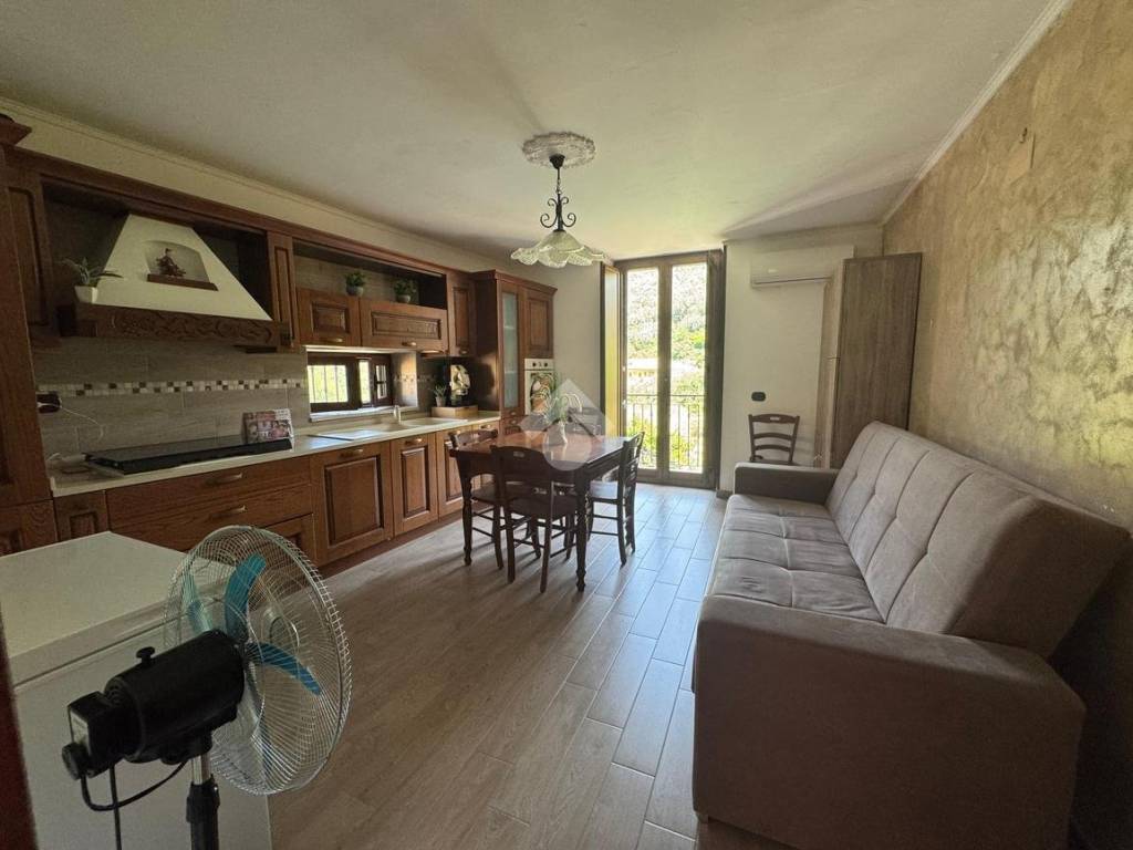 casa indipendente in vendita a Giffoni Sei Casali in zona Capitignano