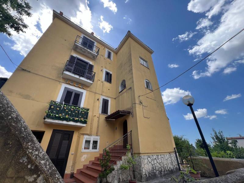 appartamento in vendita a Giffoni Sei Casali in zona Capitignano