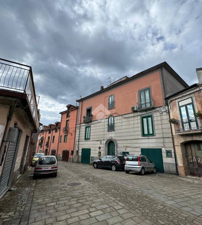 appartamento in vendita a Giffoni Sei Casali in zona Prepezzano