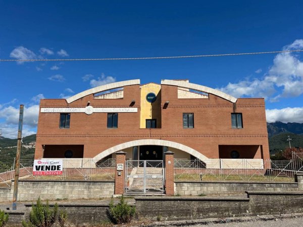 intera palazzina in vendita a Giffoni Sei Casali
