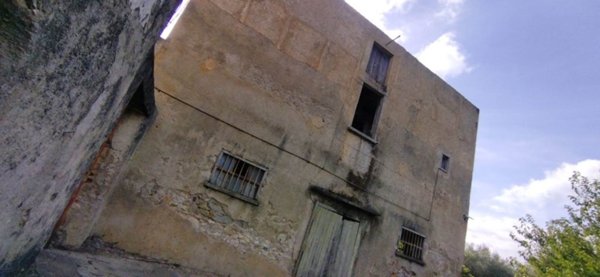 casa indipendente in vendita a Giffoni Sei Casali in zona Malche