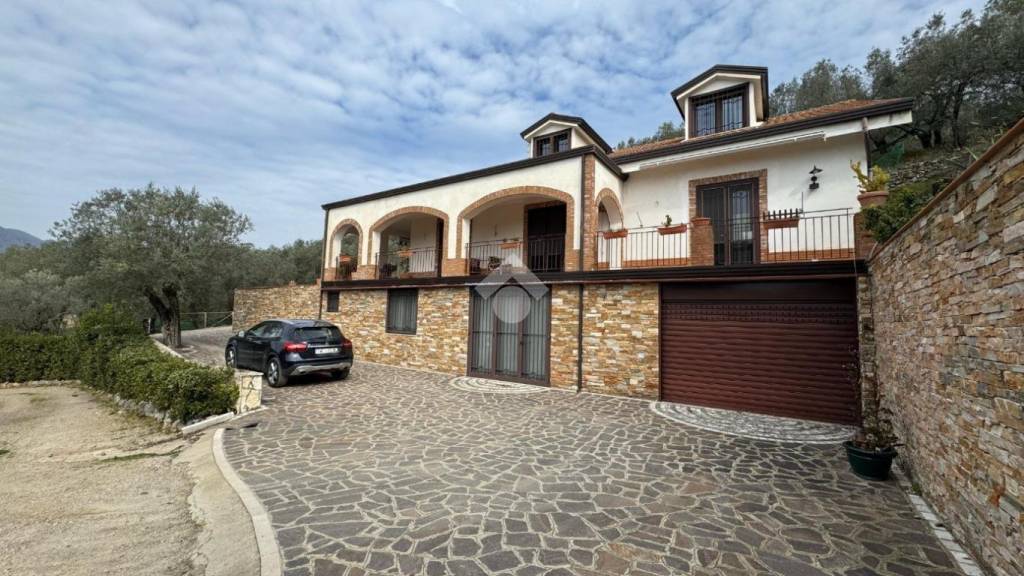 casa indipendente in vendita a Giffoni Sei Casali in zona Capitignano