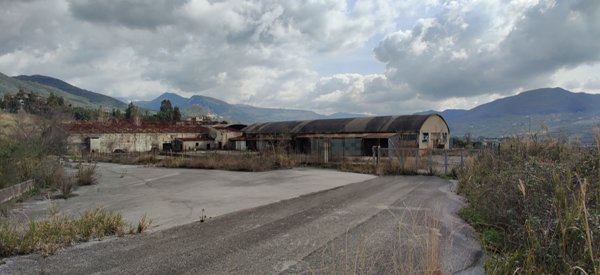 ufficio in vendita a Giffoni Sei Casali