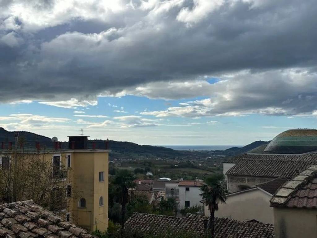 quadrivano in vendita a Giffoni Sei Casali in zona Capitignano